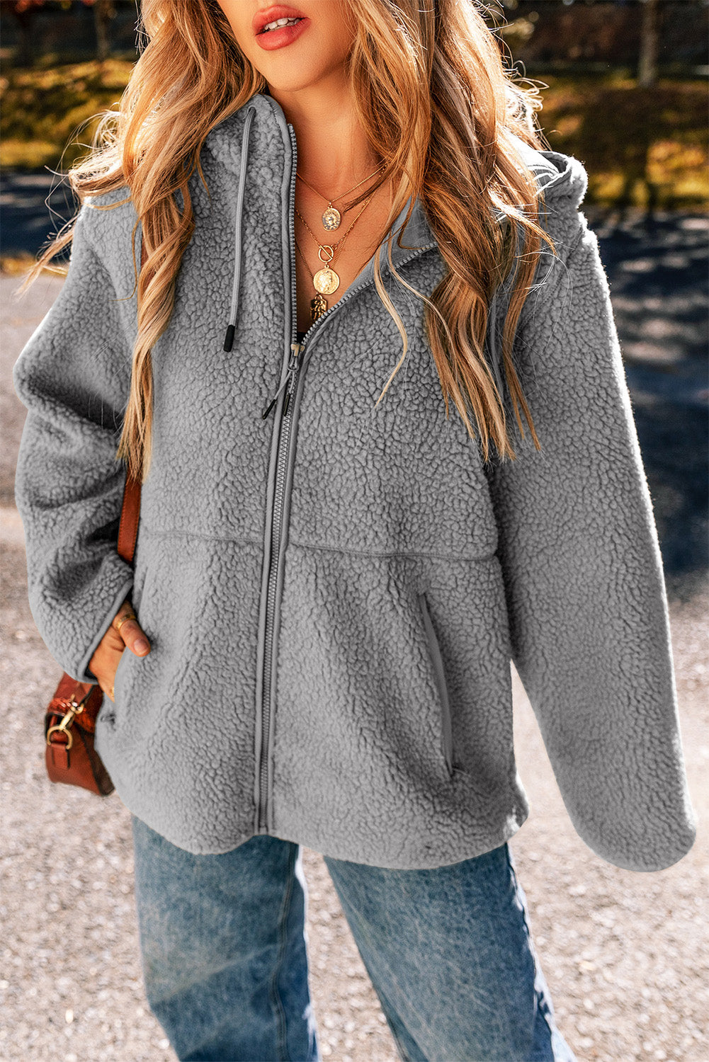 Graue Fleecejacke mit Kapuze