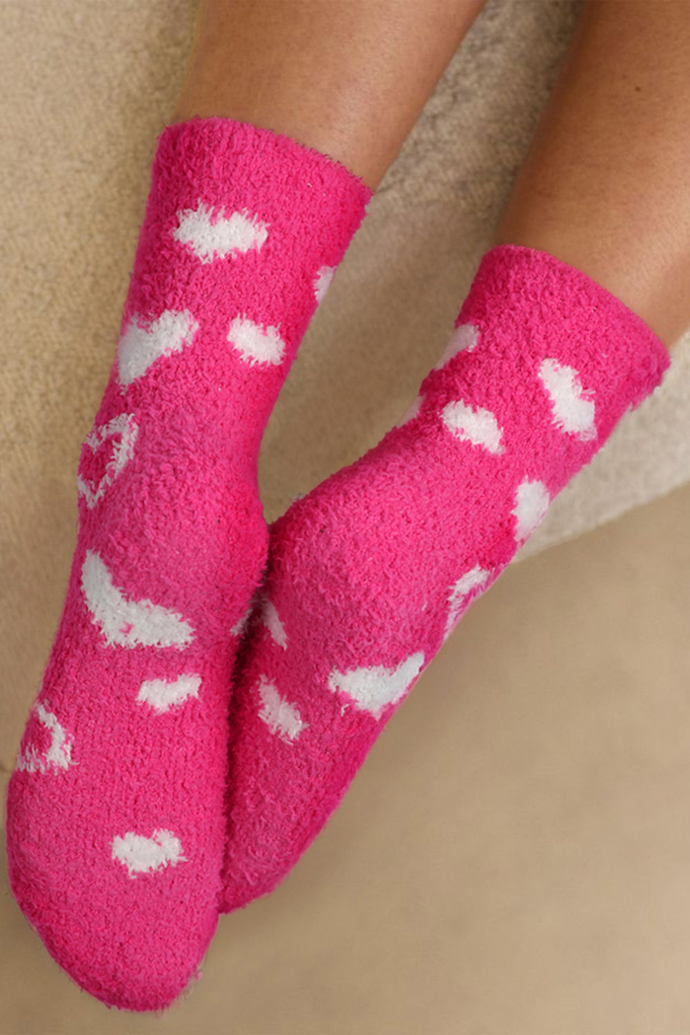 Dicke Socken mit Erdbeer- und Rosaherz