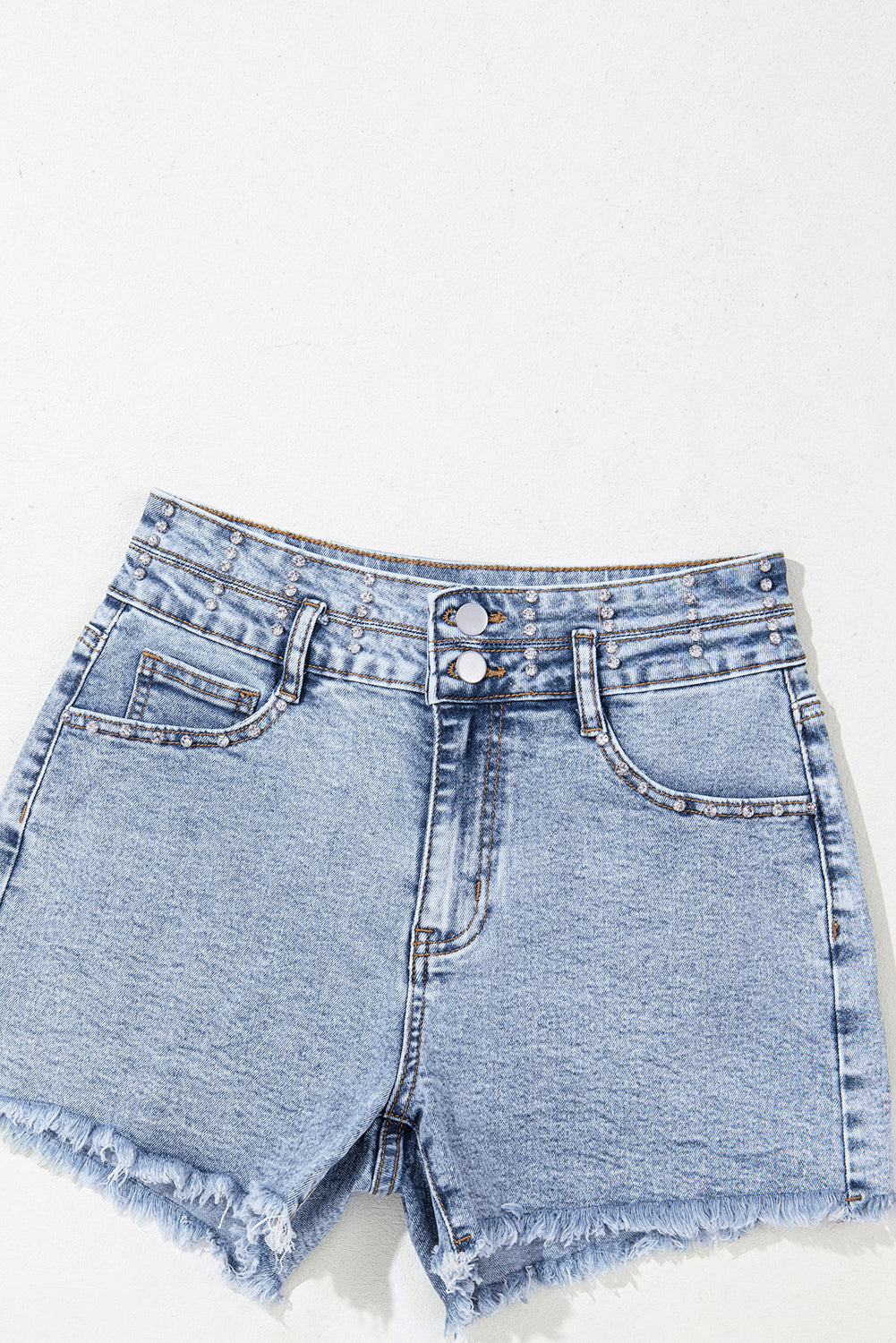 Blaue Jeansshorts mit hoher Taille und Strasssteinen
