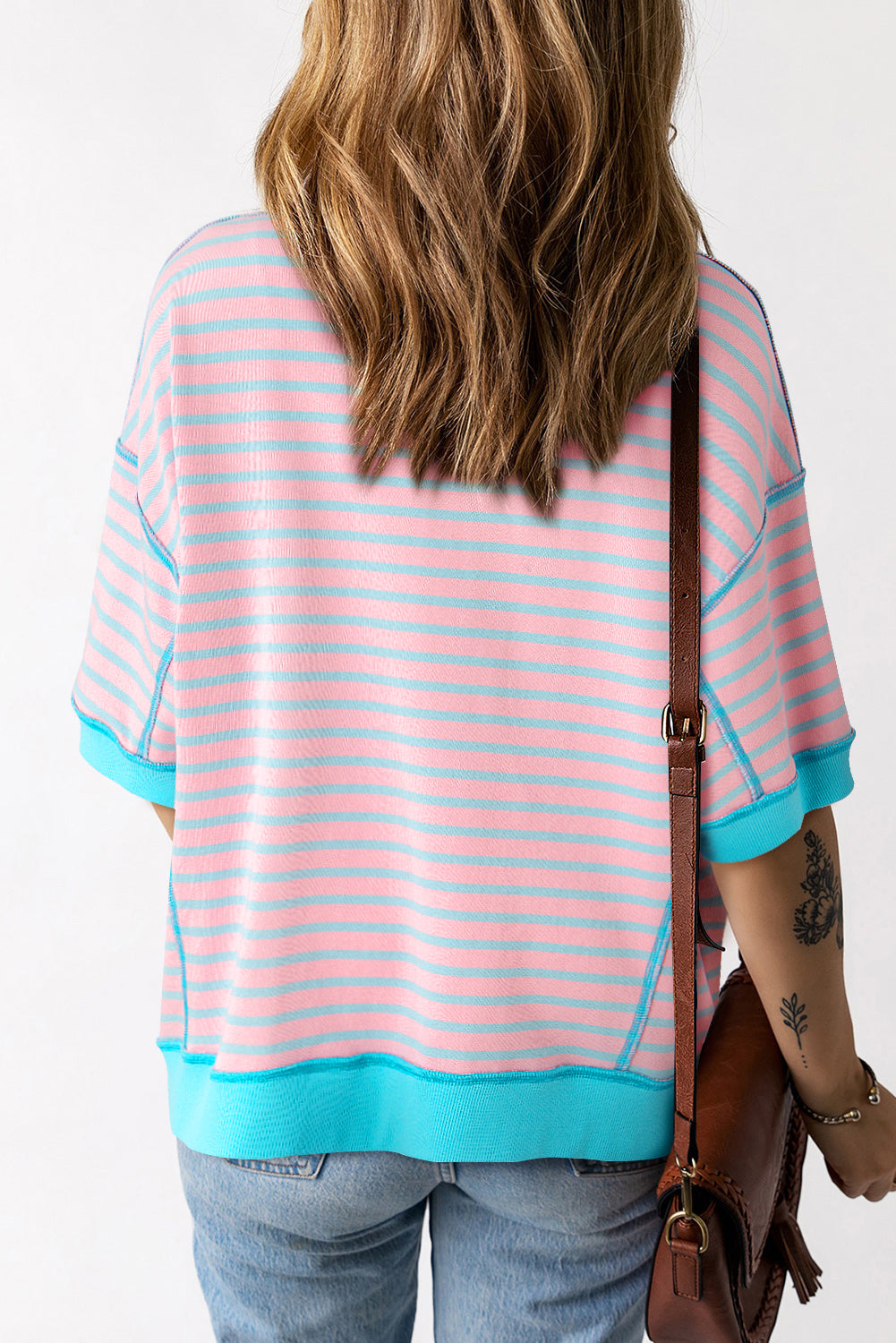 Gestreiftes Oversize-T-Shirt mit sichtbarem High Low