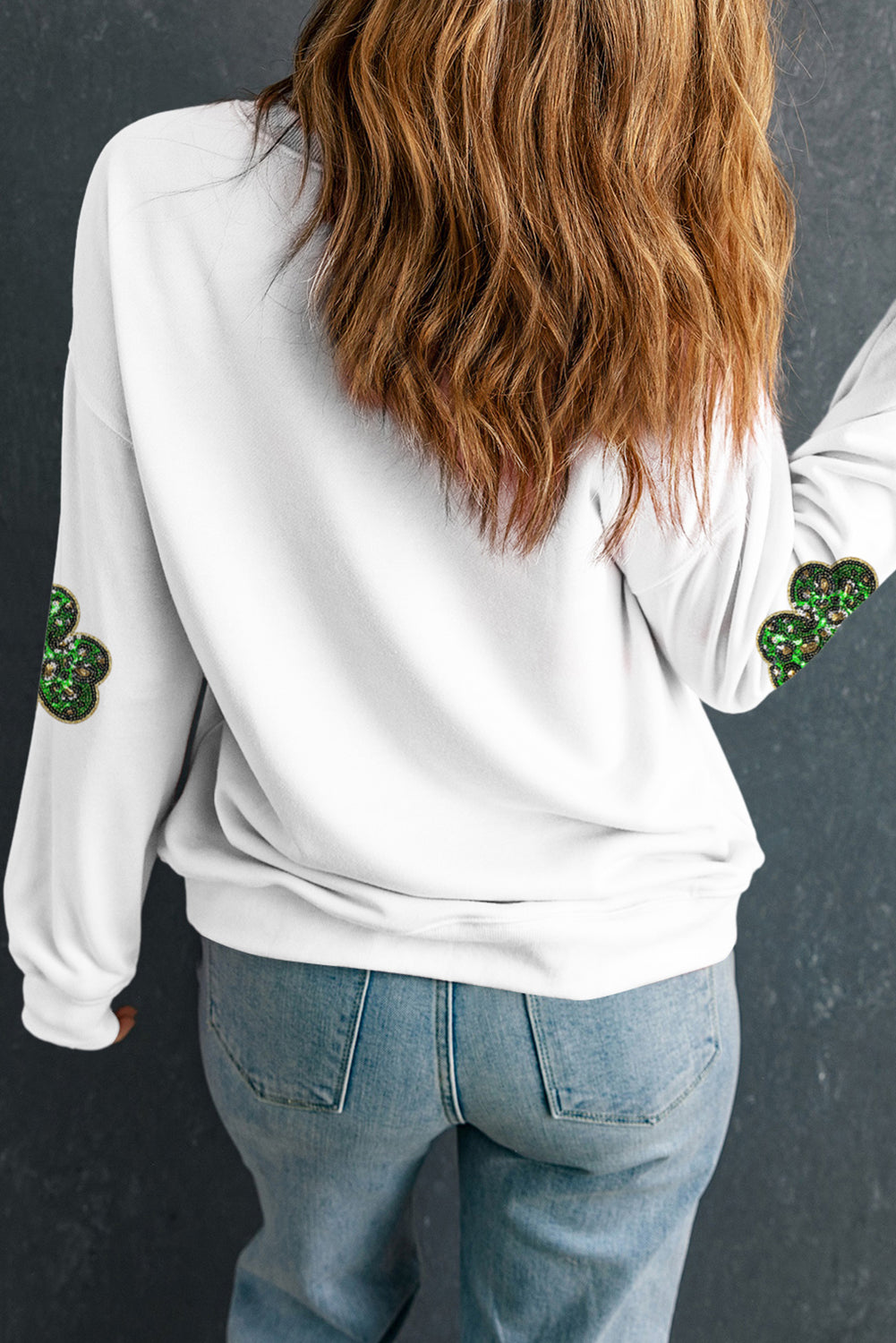 Weißes Sweatshirt mit Kleeblatt-Patchworkmuster und St. Patrick's Day