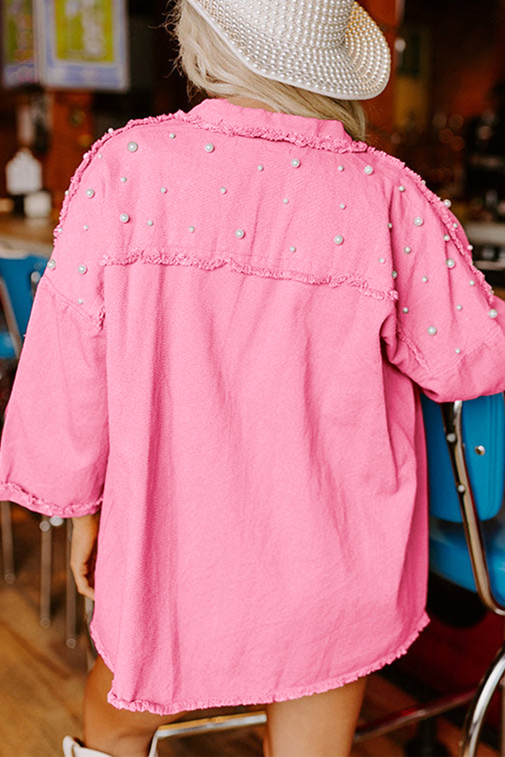 Jeansjacke mit Perlenbesatz