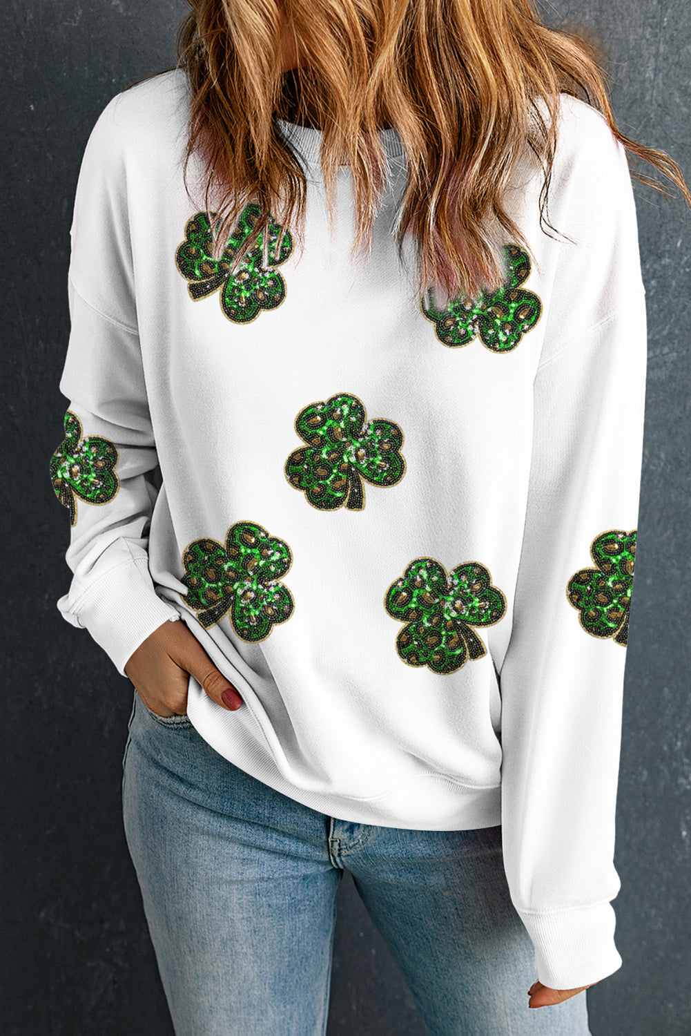 Weißes Sweatshirt mit Kleeblatt-Patchworkmuster und St. Patrick's Day