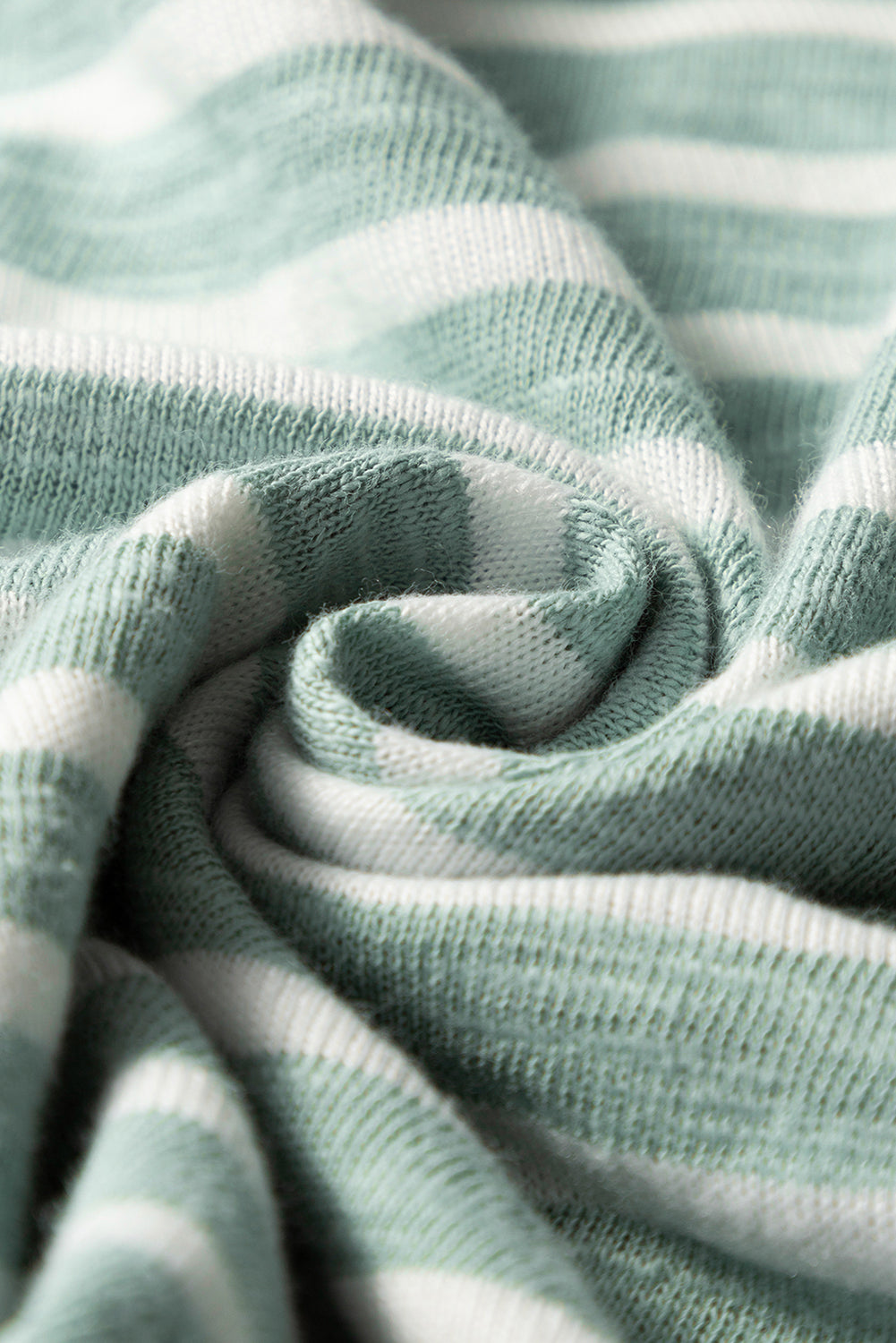 Grünes Maxikleid mit Streifen