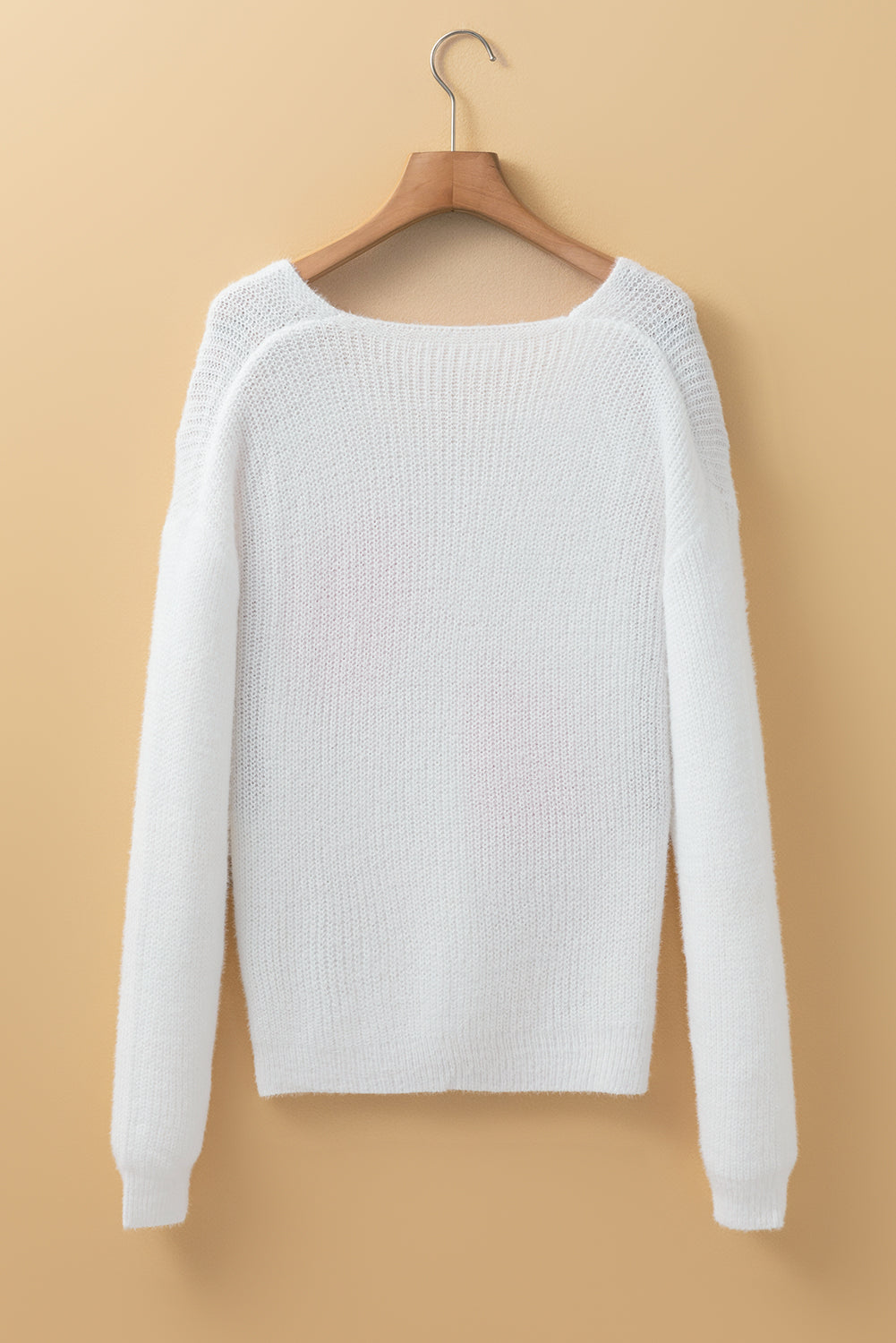 Weißer Pullover mit Perlen und Herzen