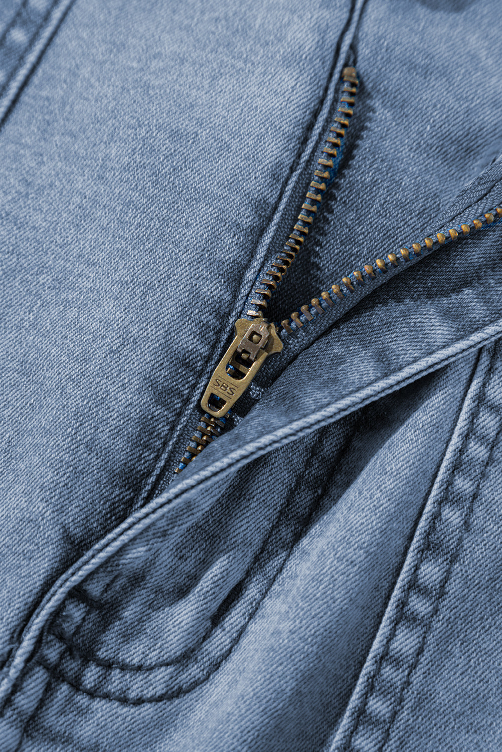 Abendblauer heller Midi-Jeansrock
