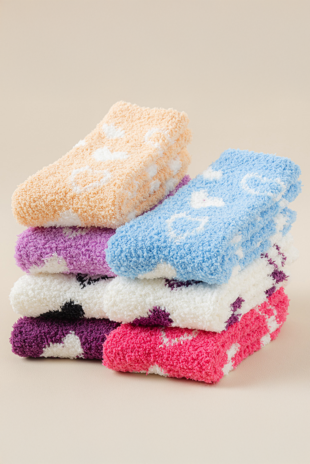 Dicke Socken mit Erdbeer- und Rosaherz
