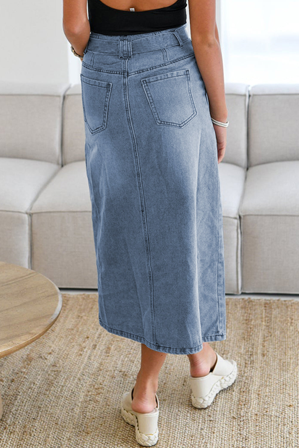 Abendblauer heller Midi-Jeansrock