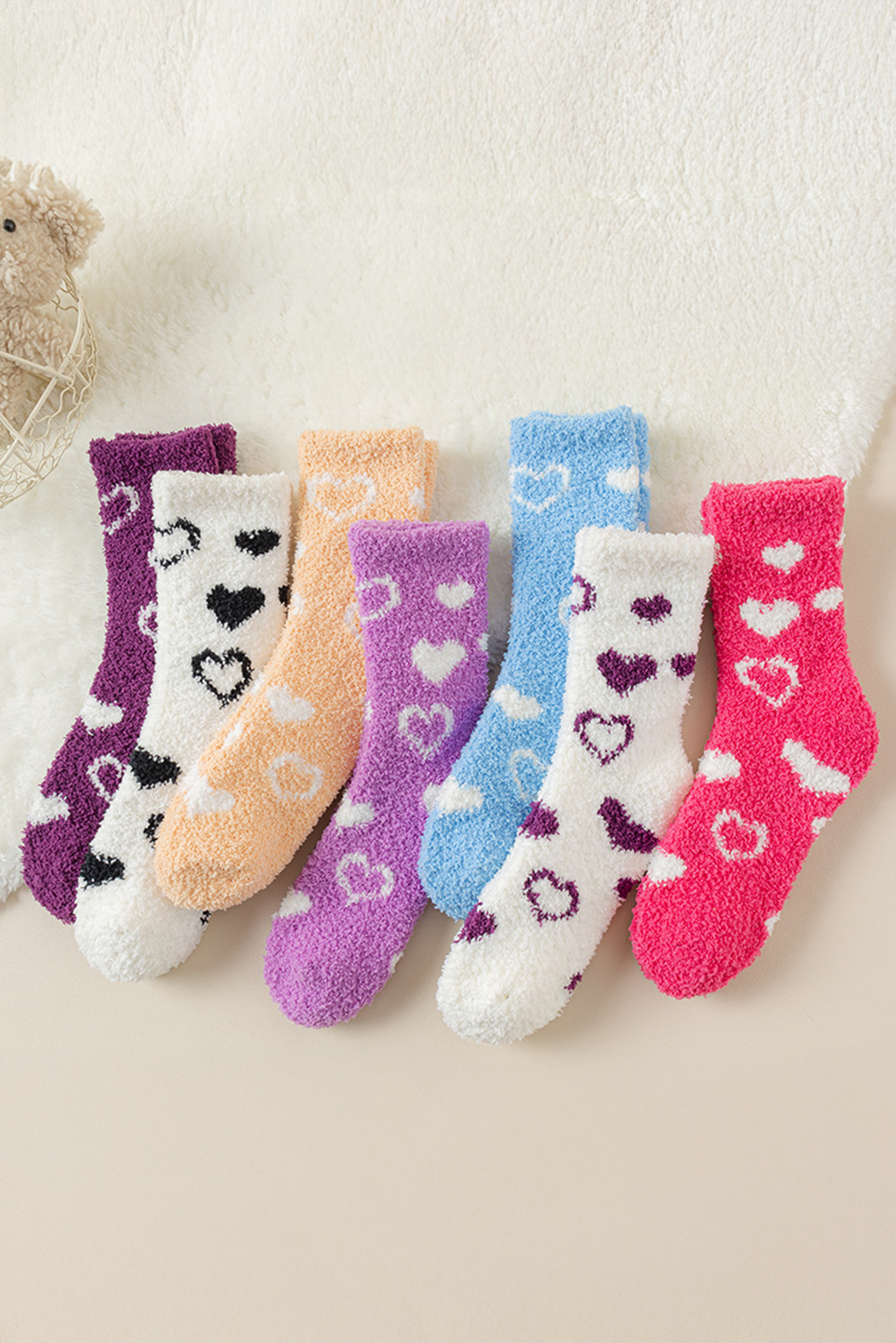 Dicke Socken mit Erdbeer- und Rosaherz