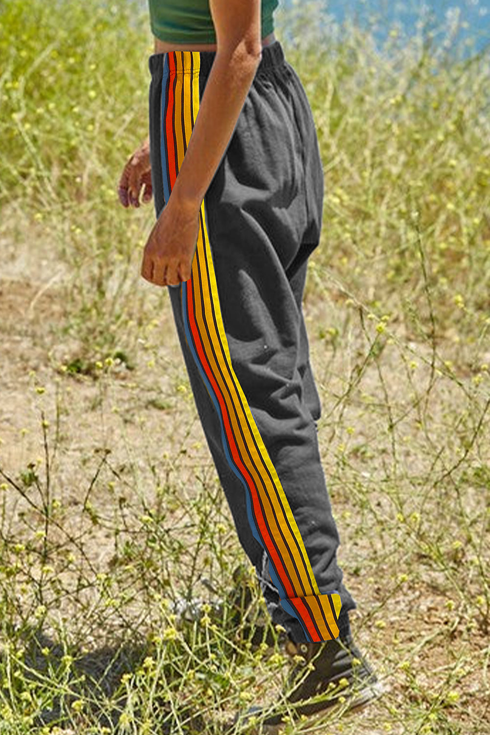 Jogginghose mit Regenbogen-Print und hoher Taille