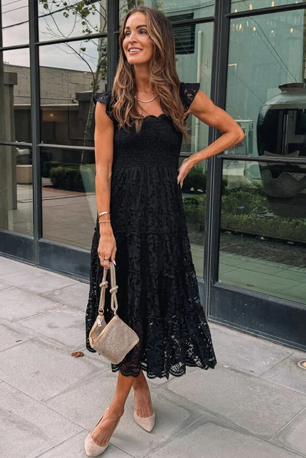 Schwarzes ärmelloses Midikleid