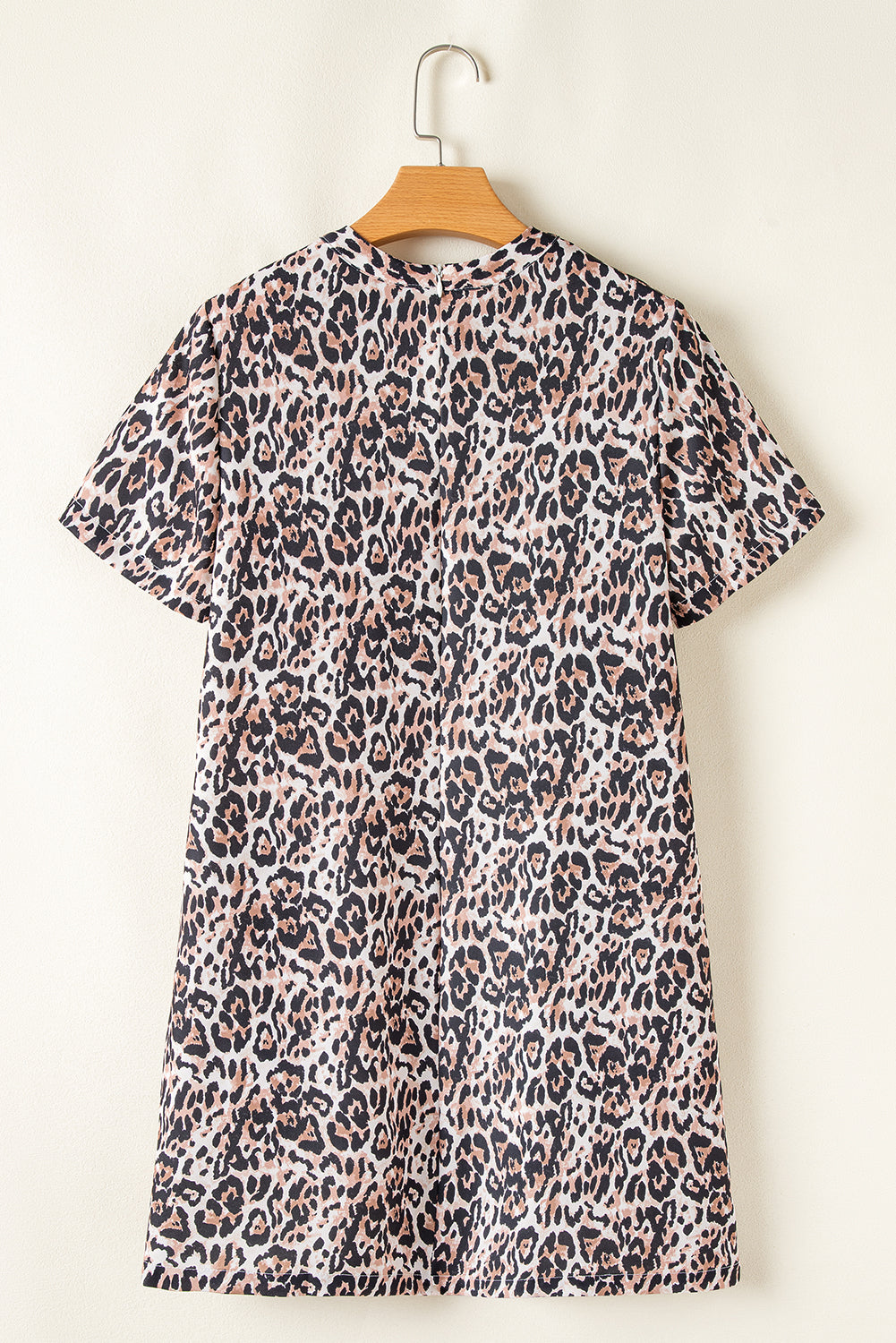 Braunes T-Shirt-Kleid mit Leopardenmuster