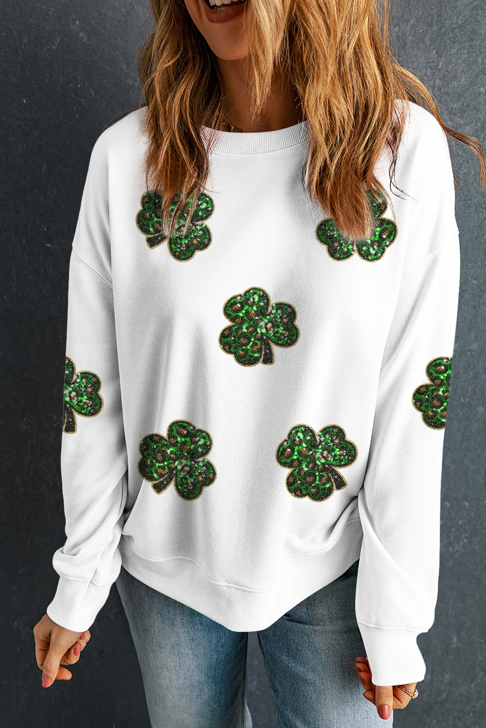 Weißes Sweatshirt mit Kleeblatt-Patchworkmuster und St. Patrick's Day