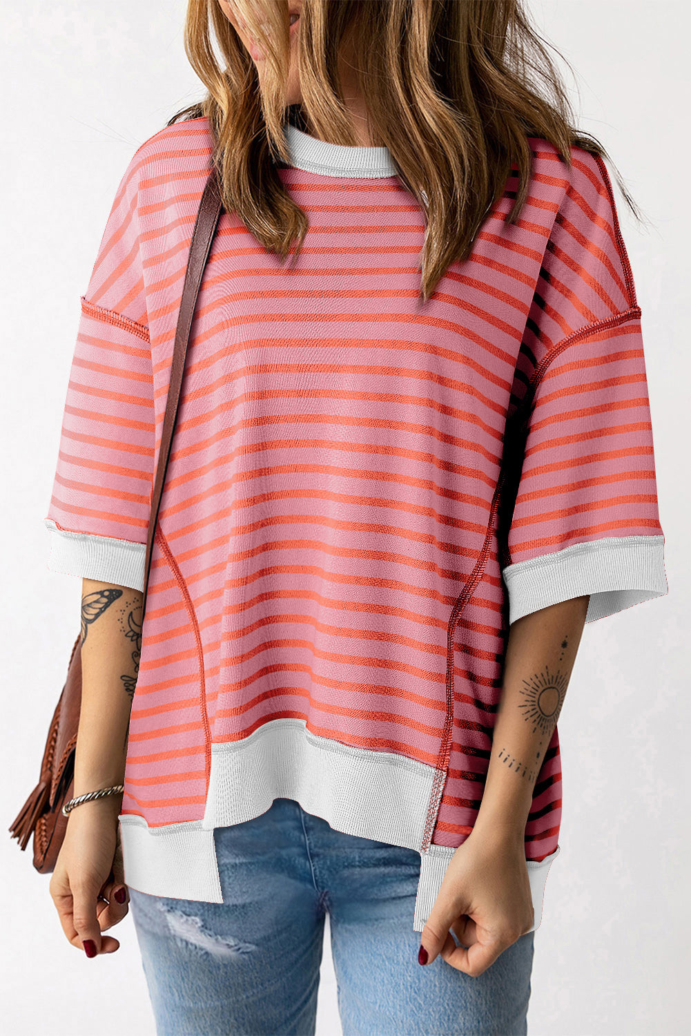 Gestreiftes Oversize-T-Shirt mit sichtbarem High Low