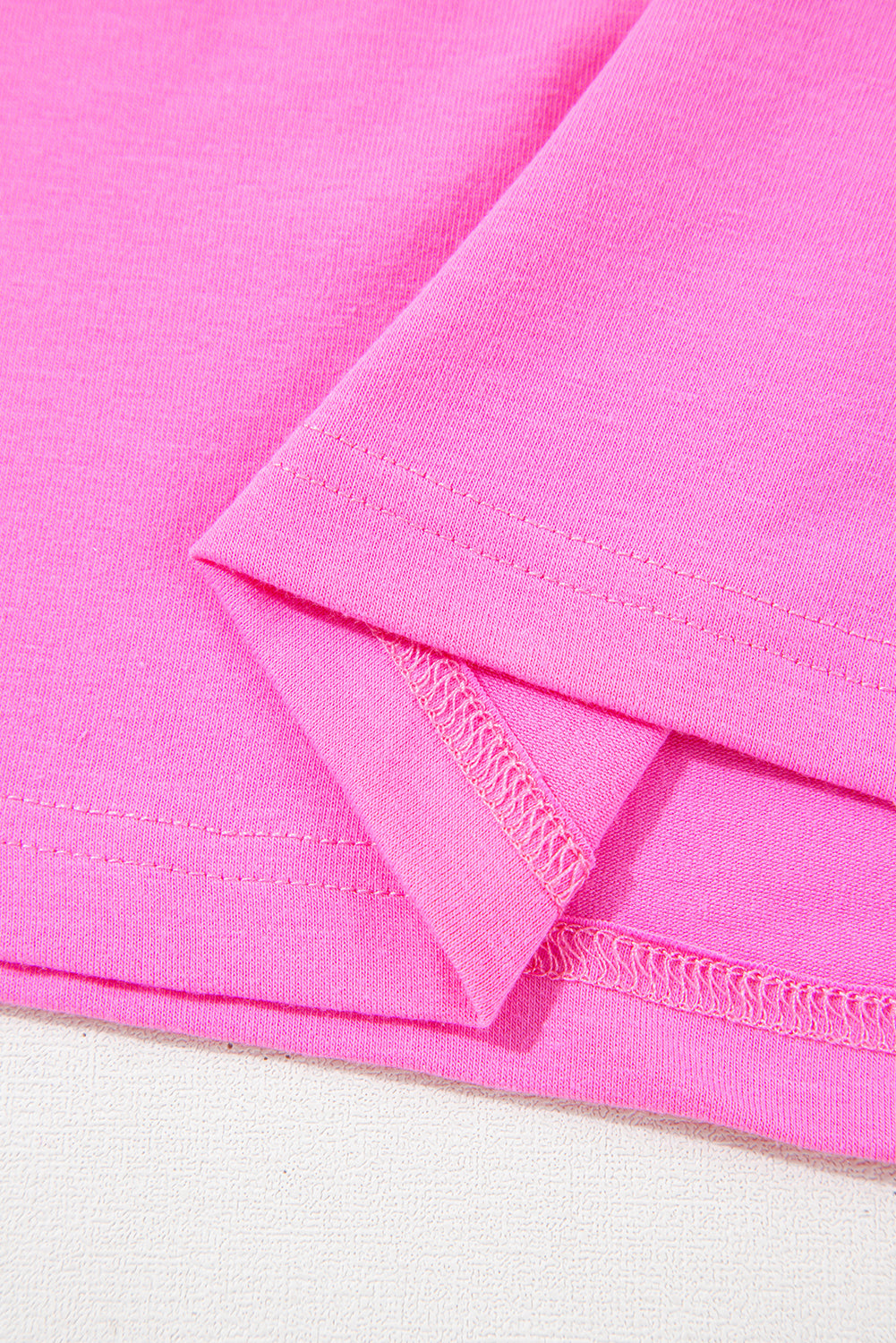 Rosa T-Shirt mit MAMA-Buchstabendruck und Grafik in Übergröße