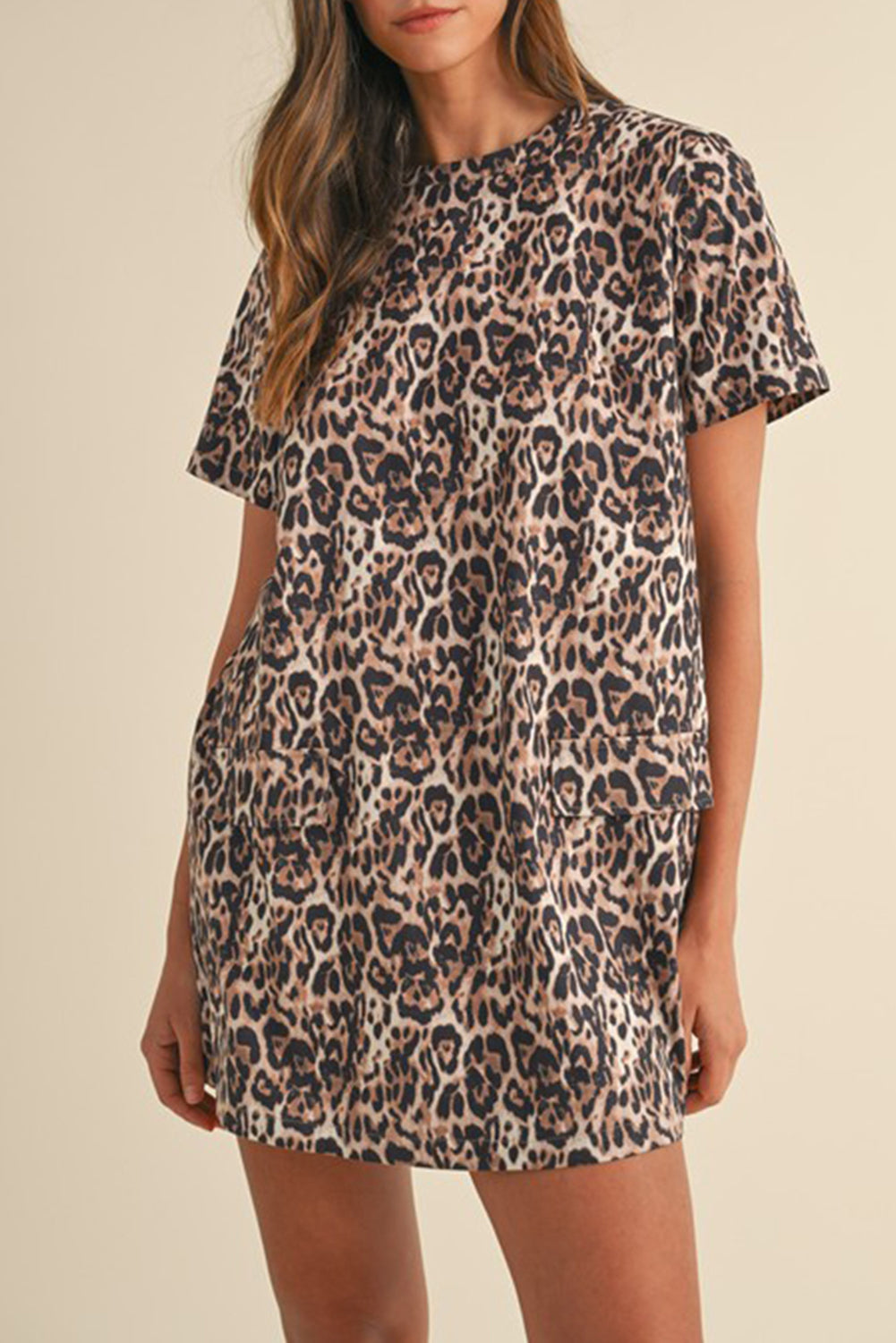 Braunes T-Shirt-Kleid mit Leopardenmuster