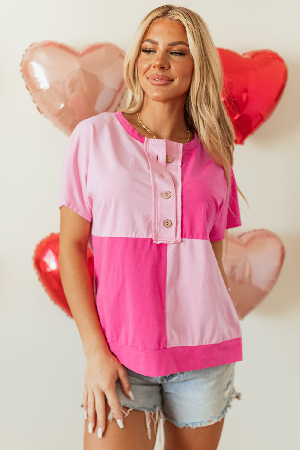 Pink Rose T-Shirt mit halben Knöpfen und Kragen