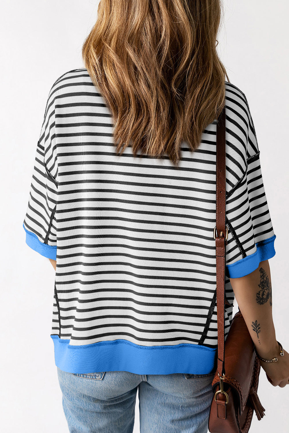Gestreiftes Oversize-T-Shirt mit sichtbarem High Low