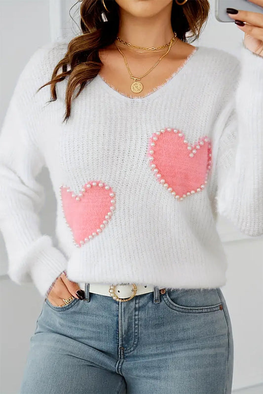 Weißer Pullover mit Perlen und Herzen