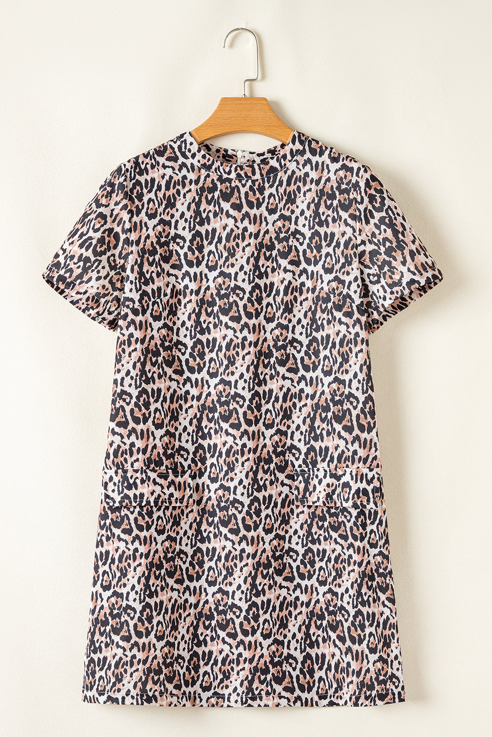 Braunes T-Shirt-Kleid mit Leopardenmuster