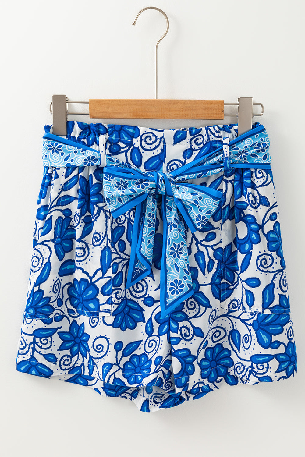 Lässige Shorts mit Blumenknoten und hoher Taille