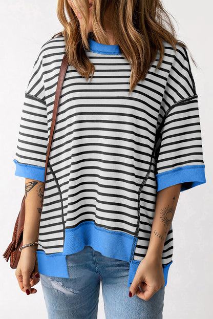 Gestreiftes Oversize-T-Shirt mit sichtbarem High Low