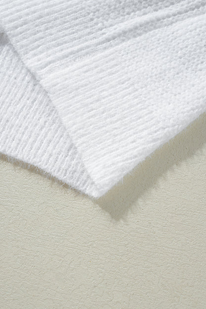 Weißer Pullover mit Perlen und Herzen