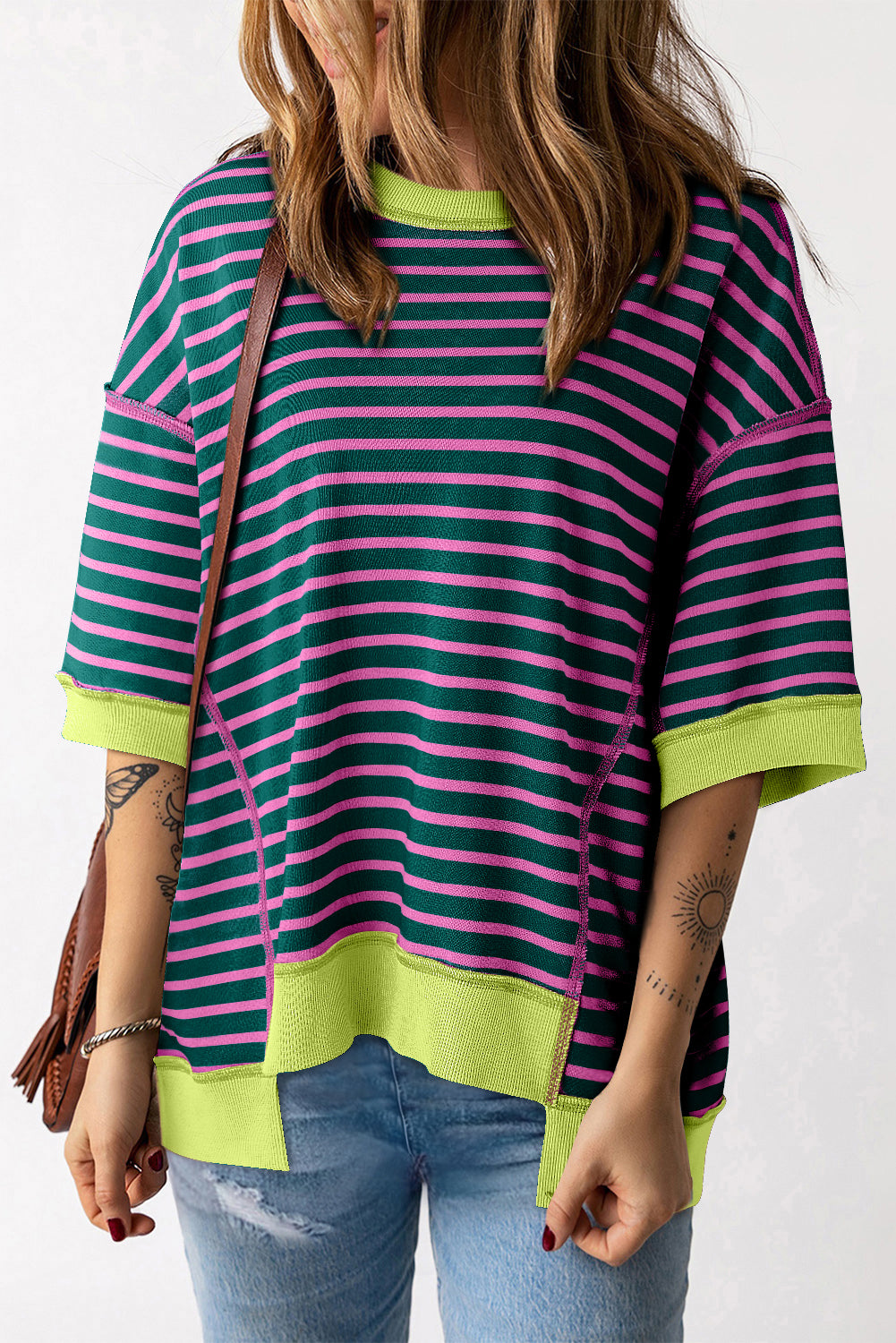 Gestreiftes Oversize-T-Shirt mit sichtbarem High Low