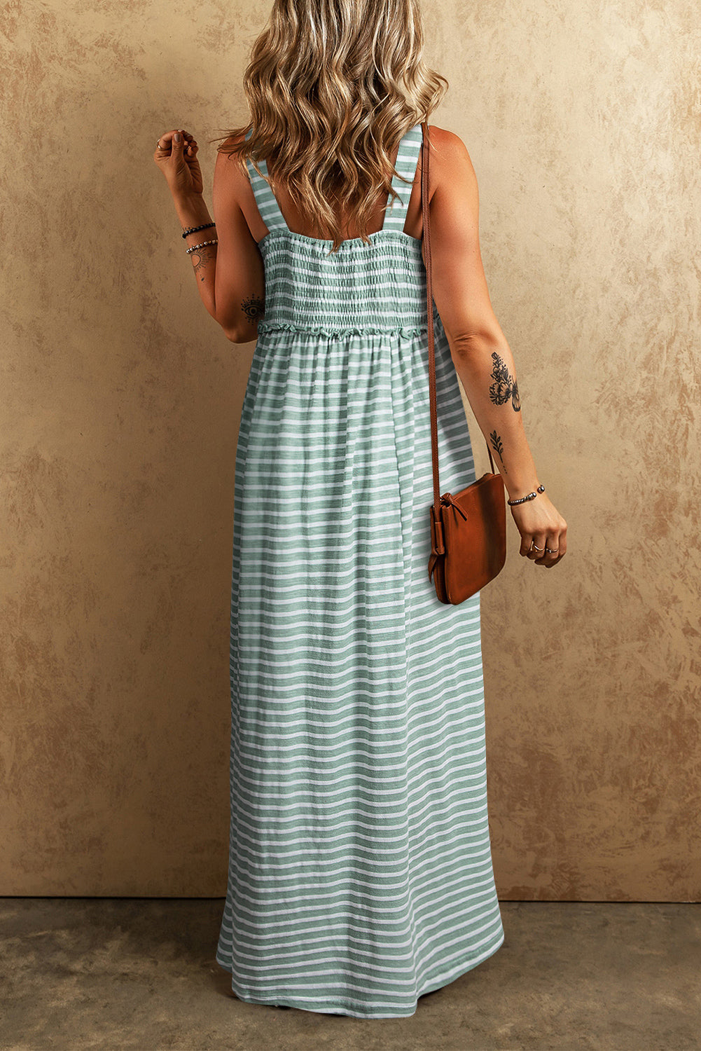 Grünes Maxikleid mit Streifen