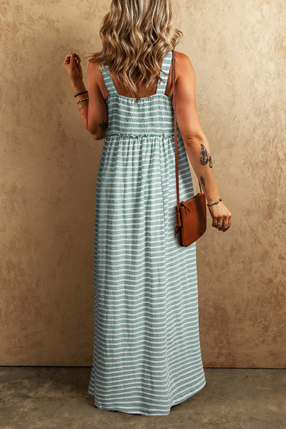 Grünes Maxikleid mit Streifen