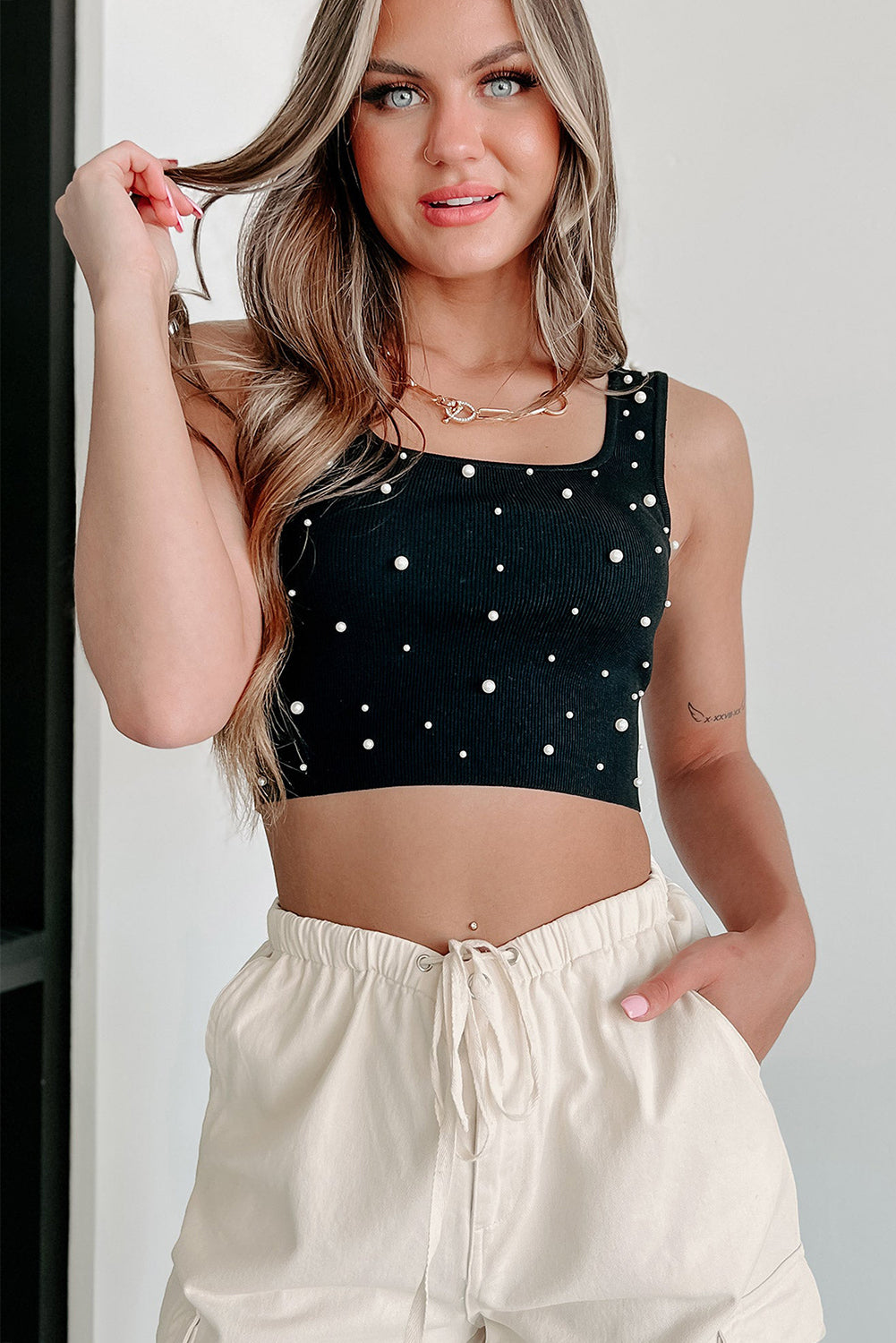 Schwarzes Perlen-Crop-Top