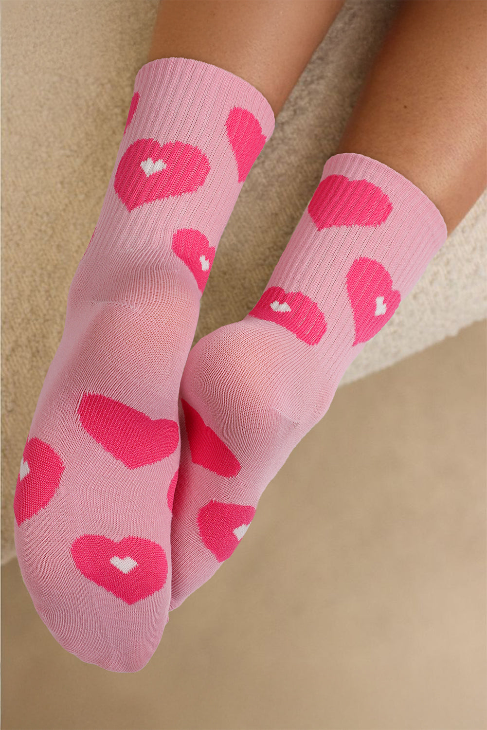 Hellrosa weiche Socken mit Herzmotiv