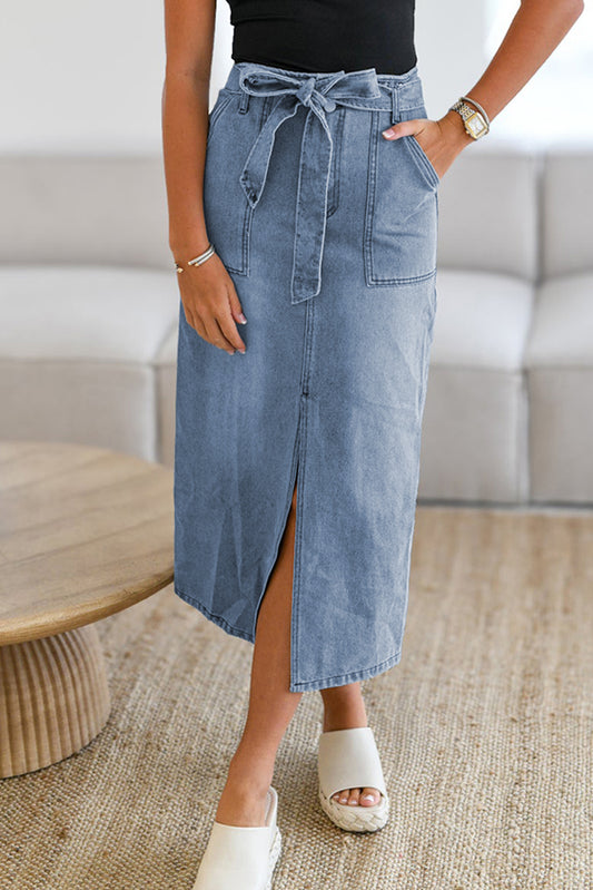 Abendblauer heller Midi-Jeansrock