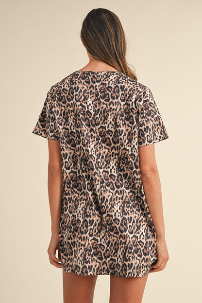 Braunes T-Shirt-Kleid mit Leopardenmuster