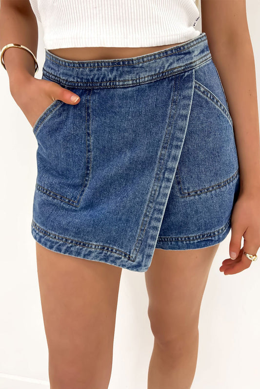 Ashleigh – Blauer, gewickelter Mini-Jeansrock